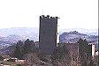 Una panoramica del castello in campo lungo da una foto tratta dal sito www.toscoumbria.com