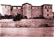 Lato sud. Prigione del XVI secolo. Le costruzioni civili sono rimaste fino agli anni '50. La piana circostante era chiamata "delle Carceri"