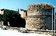 La vecchia rocca di Civitavecchia; costruita tra XI e XII secolo, garantiva il controllo sul porto