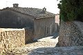 Una via del borgo di Larciano tutta in pietra alberese