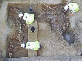 Archeologi al lavoro in una necropoli creata per i morti nell'Epidemia Antonina