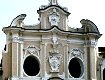 Nella foto di Dinamo86, la chiesa dei SS. Filippo e Giacomo, cappella del castello, dal sito it.wikipedia.org