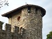 I particolari di una bellissima torre angolare di Tricesimo