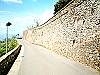 Le mura esterne della Rocca sul lato occidentale che guarda Pistoia