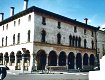 Palazzo Angaran, in piazza XX Settembre, dal sito http://vicenzavogue.weebly.com