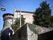 La Torre Rotonda di Mura, sulla sommità del colle sopra il centro storico