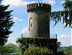 Dal sito www.leduetorrette.it. La foto riguarda una delle due torrette che nell'Ottocento vennero ricostruite sui resti del castello di Erba