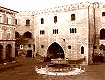Palazzo del Podestà, dal sito www.gattobiancogattonero.it