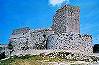 La Torre dei Giganti e un tratto delle mura castellari