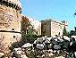 Il bastione circolare: visibile lo stemma