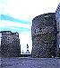 Torre Alfonsina, inquadratura laterale che evidenzia la struttura circolare della torre