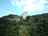 Un’altra veduta panoramica mette in risalto il borgo inframurario abitato ai piedi della rocca.