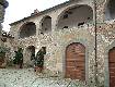 Palazzotto con terrazza coperta alla toscana che può ricordare anche lo stile di una secentesca fazenda spagnola