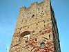 La torre principale del castello di Porciano vista da un altro lato