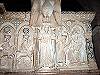 Sulla facciata destra della cassa del pulpito sono raffigurati i simboli degli Evangelisti e i Re Magi intenti nell'Adorazione