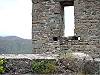 Il ponte di legno iniziava dallo scalino in primo piano in basso, e dopo una leggera salita terminava dopo circa 4 m sulla porta d'ingresso della torre.