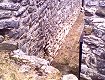 Le mura residue interne della rocca