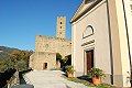 Il castello di Larciano con la chiesa secentesca del borgo