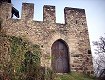 Il portale di accesso al Castel Maggio
