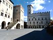 Piazza del Popolo: da sinistra, i palazzi del Capitano, del Popolo, dei Priori, dal sito www.meteoweb.eu