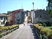 Ponte di collegamento, sopra il fiume Mincio, del borgo con la parte occidentale, più recente, dell'abitato