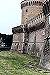 Il lato del castello un tempo affacciato sul Tevere; in evidenza il mastio