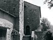 Pieve di Sorano, l'ingresso della chiesa di San Giorgio, dal sito www.adrianaghollett.it