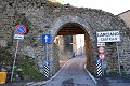 L’attuale sistemazione urbana dell’ingresso a Larciano non onora granché la sua origine medievale