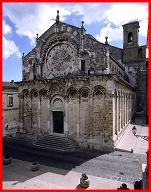 Chiese medievali di Puglia, a c. di Stefania Mola, prov. di Foggia, Troia,  Cattedrale, pag. 1