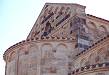 Particolare della decorazione ad archetti