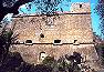 Veduta frontale della mura castellari