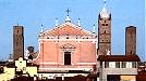 Da sinistra, la torre dei Prendiparte, San Pietro con il suo campanile, e la torre Azzoguidi, detta Altabella