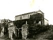 La chiesa di S. Lorenzo e avanzi delle mura del castello in una cartolina d'epoca, dal sito www.civitasclaterna.org