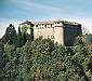 Struttura del castello, rimasta per lo più fedele a quella ritoccata del XIV secolo, come le bifore sulla facciata, inserite nei primi anni del '900