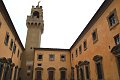 La torre insiste nell’angolo sudest del cortile interno